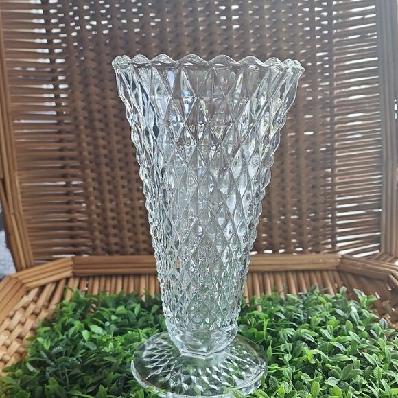 Diamond Point Pressed Glass Vase - Picture 1 of 5